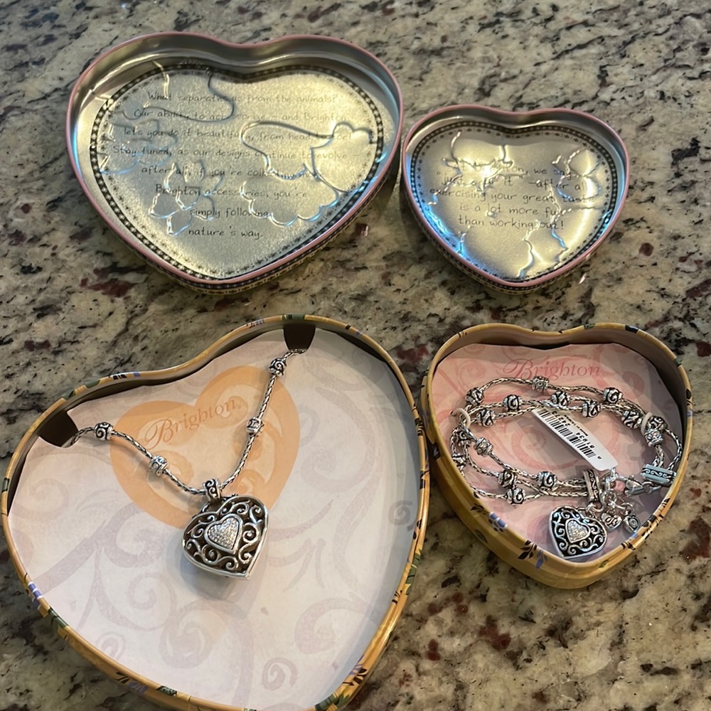 Bracelet and necklace set
